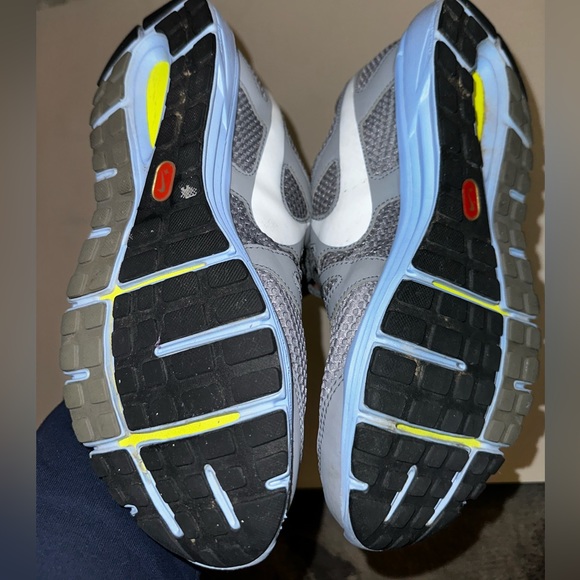 Women’s Nike sneaker size 9.5. Great condition! - Picture 7 of 8